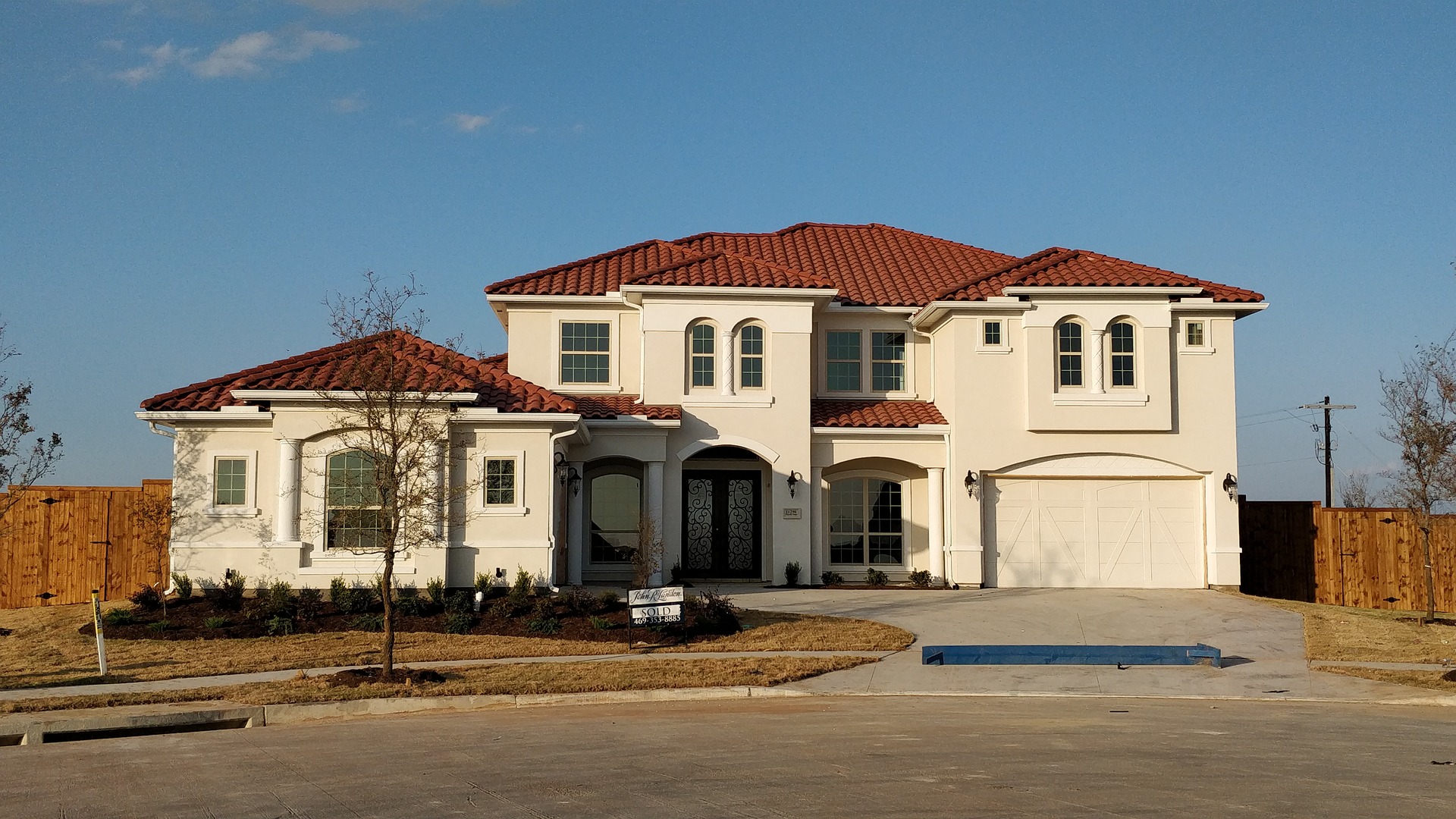 house-2943878_1920.jpg