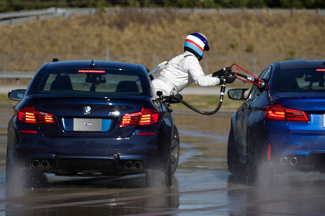 2018-bmw-m5-drifting-fueling_ok.jpg