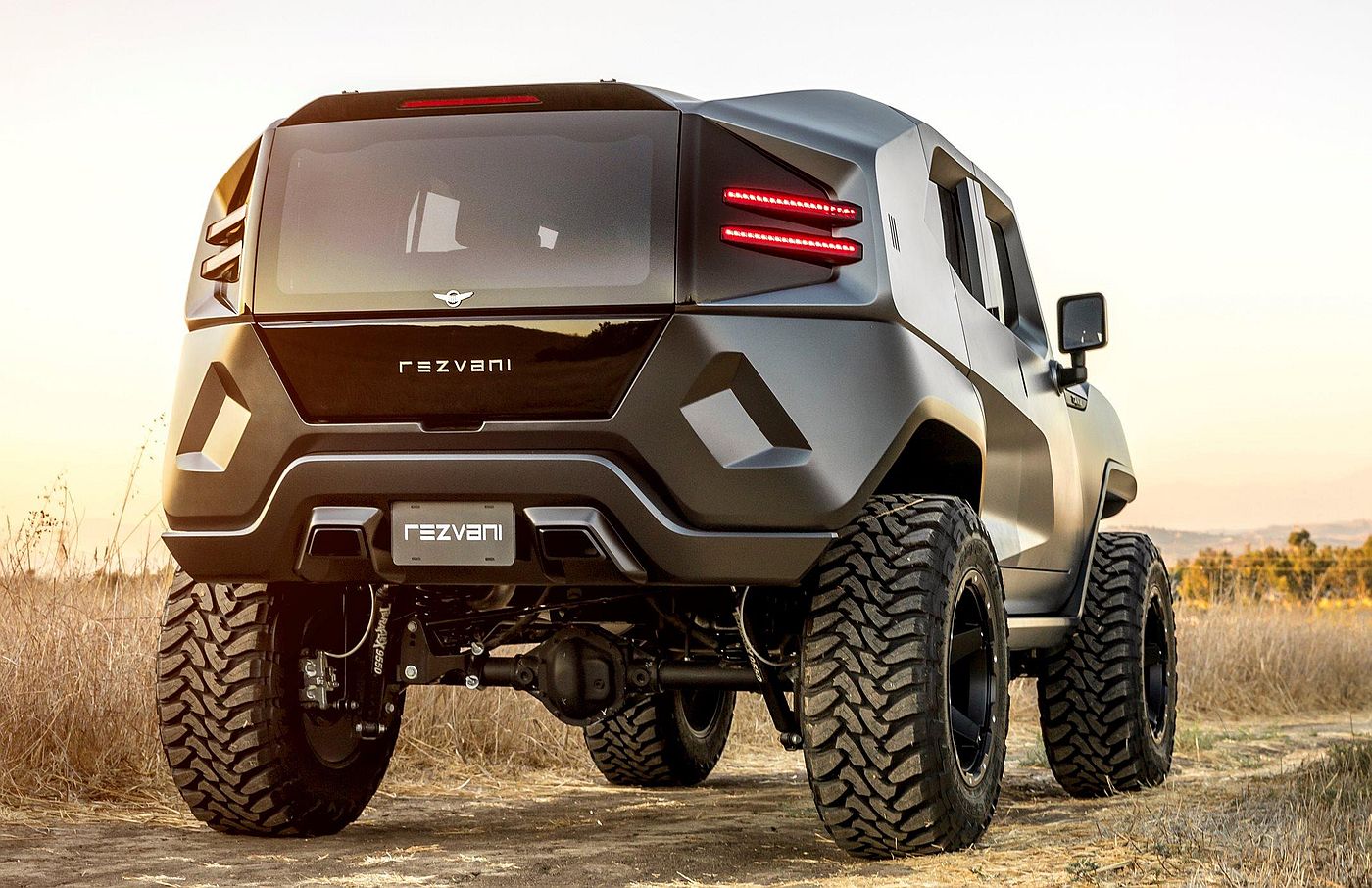 rezvani_tank_rear_offroad_ok_1.jpg