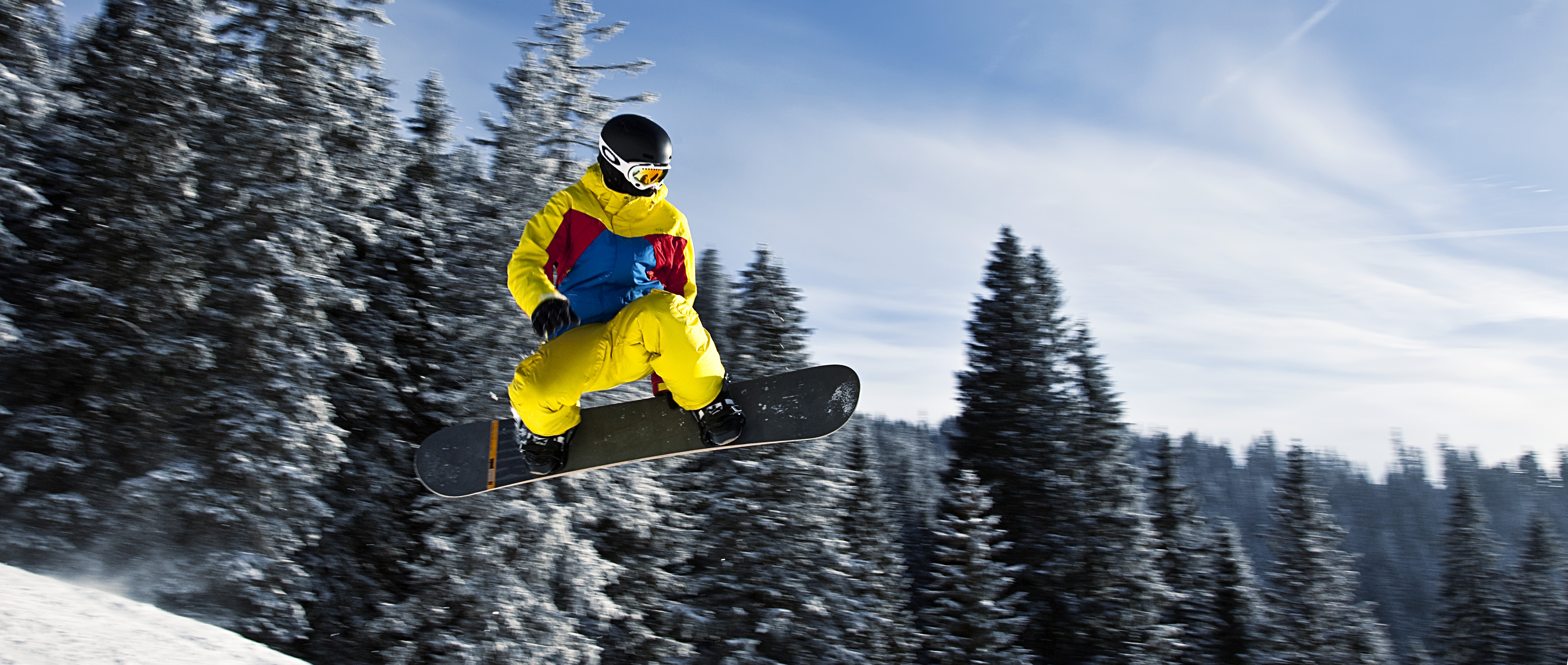 snowboarder_in_flight_tannheim_austria.jpg