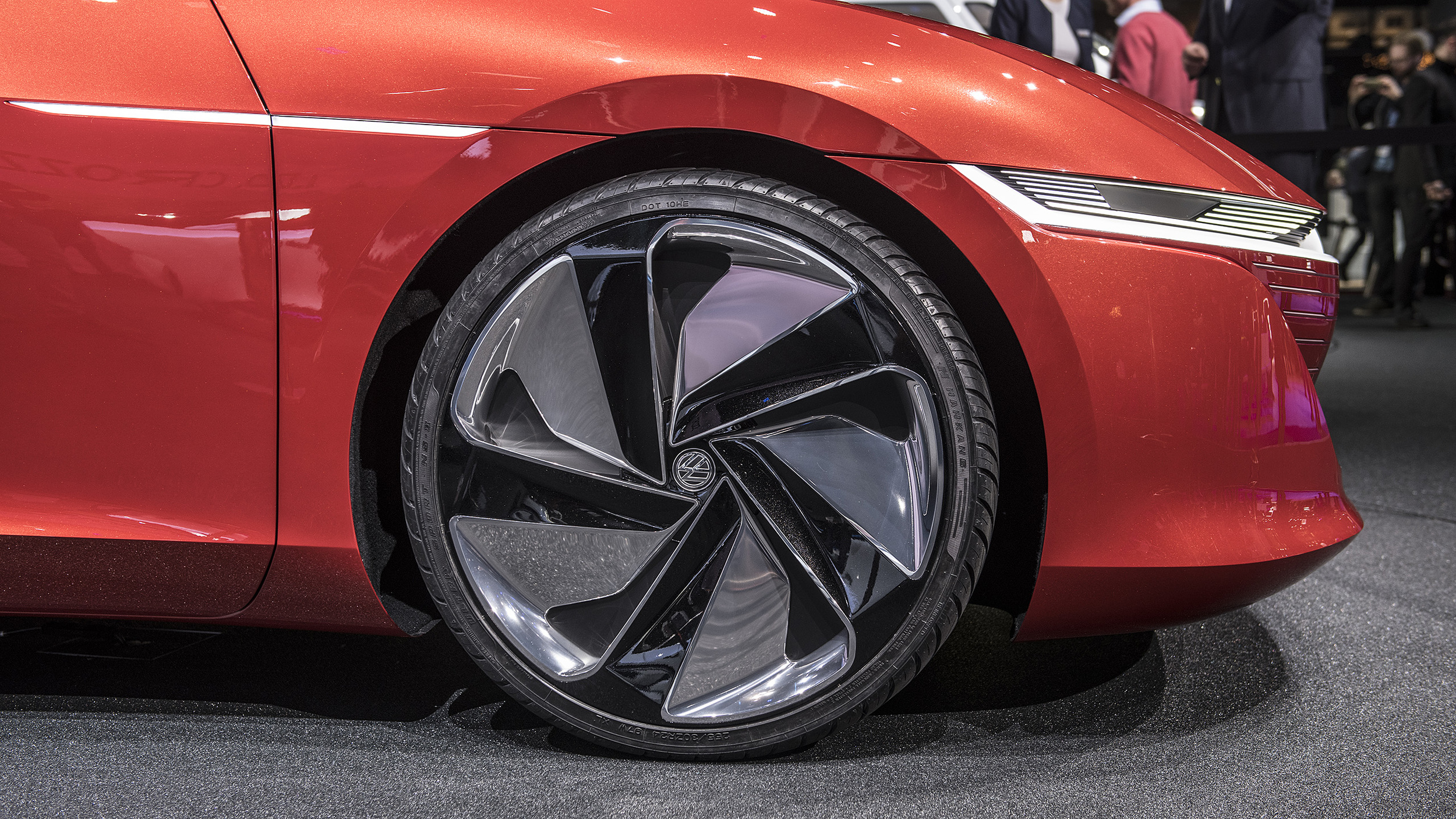 vw-id-vizzion-concept-geneva-1.jpg