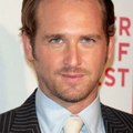 032 Josh Lucas