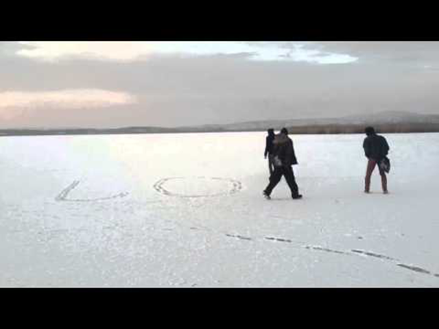 Azt nem tudjuk biztosan, hogy a már eleve befagyott tóhoz érkeztünk vagy az éjszaka folyamán fagyott meg alattunk.