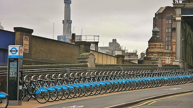 640px-Barclays_Cycle_Hire,_Waterloo_station.jpg
