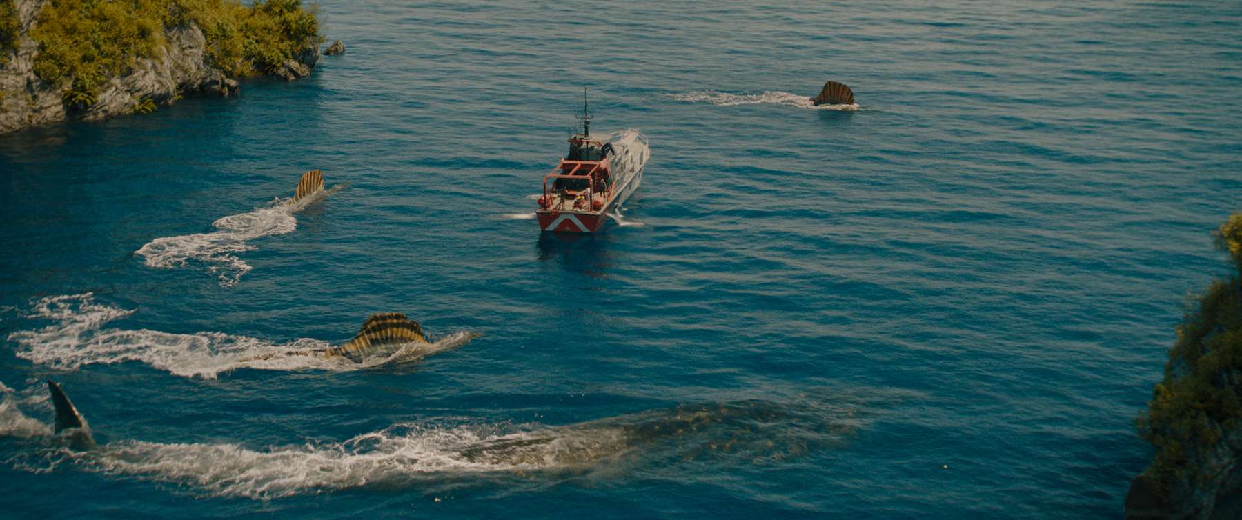 the-mosasaurus-and-spinosauruses-in-jurassic-world-rebirth-directed-by-gareth-edwards-_-universal-studios_-all-rights-reserved.jpg