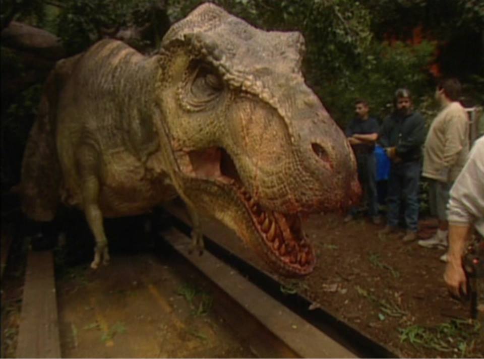 A T. rex felújított szerkezete sajnos nem érte meg a forgatás végét