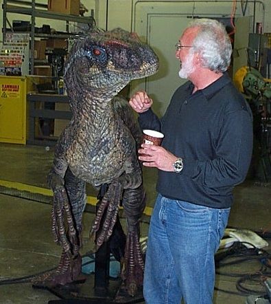 Stan Winston és a hím raptor. Sajnos, ez lett a trükkmester utolsó Jurassic filmje