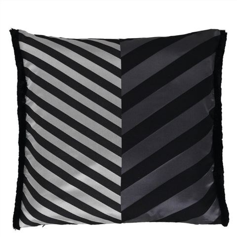 dg_ikka_noir_cushion.jpg