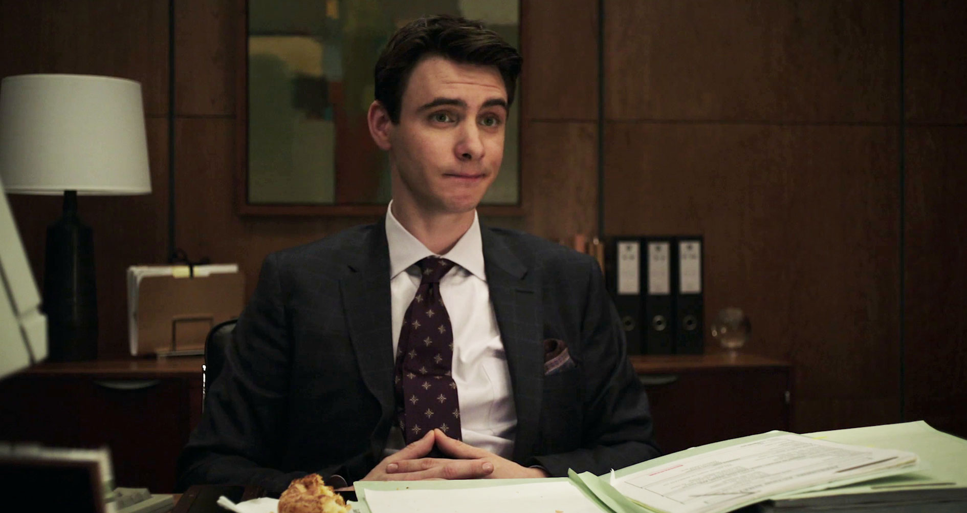 harry-lloyd-as-peter-quayle-on-counterpart-season-1-episode-1-the-crossing.jpg