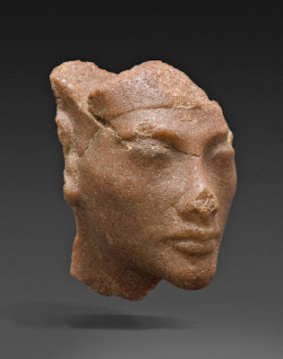 Nefertiti_profile.jpg