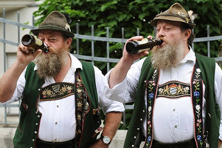 Beerfest-in-Munchen-Germany_Having-fun_5605.jpeg