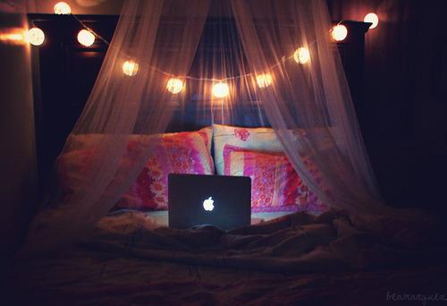 beautiful-bedroom-cute-laptop-favim_com-1050341.jpg