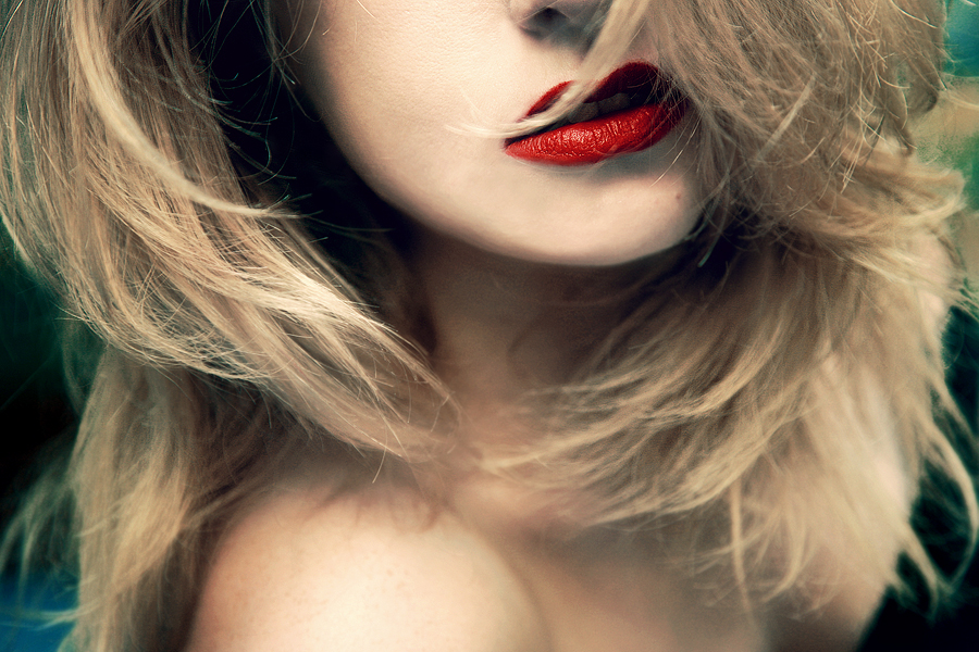 red_lips_by_leessaray-d5ni4zm.jpg