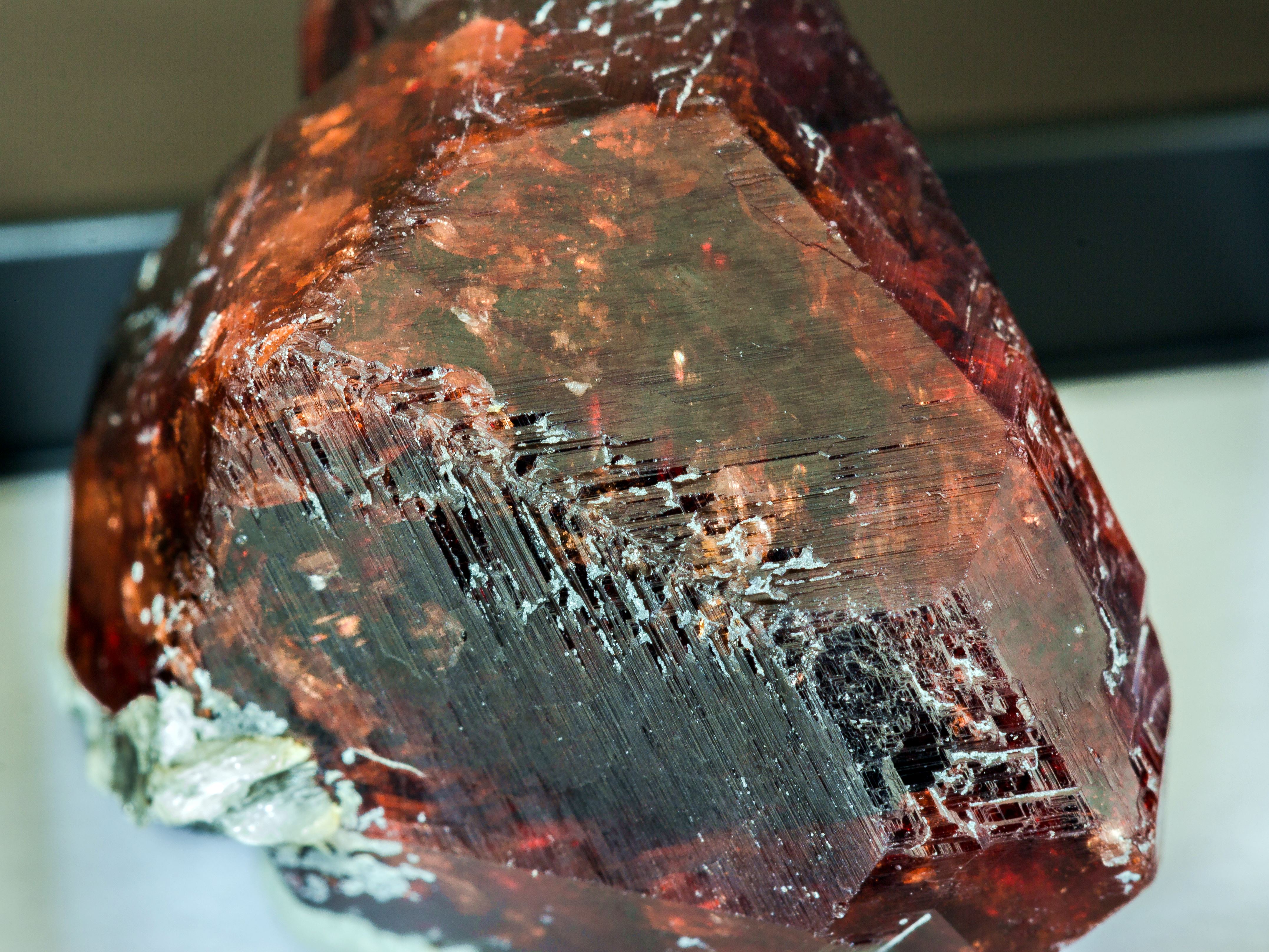 garnet_spessartine_crystal_detail.jpg