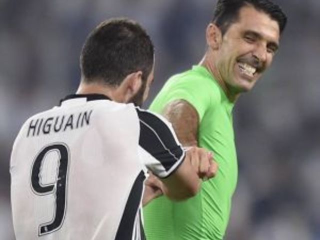 Higuaín jó benyomást tenne Sarrira
