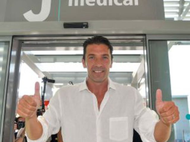 Buffon orvosi vizsgálatra érkezett
