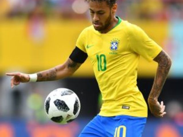 Neymar apja Paraticivel készül tárgyalni