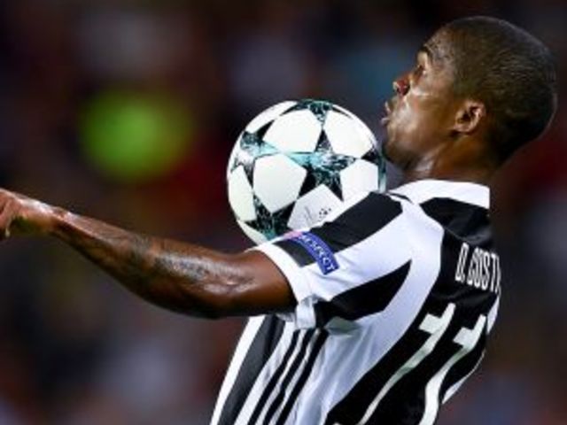 A PSG szemet vetett Douglas Costára