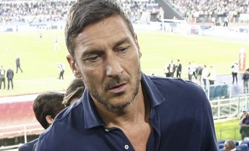 Zanetti és Totti győzködi Dybalát a helyes döntésről