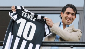 Carlos Tevez_10-es mezzel.jpg