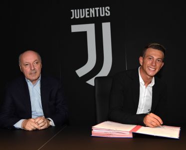 HIVATALOS: Bernardeschi a Juventusnál folytatja