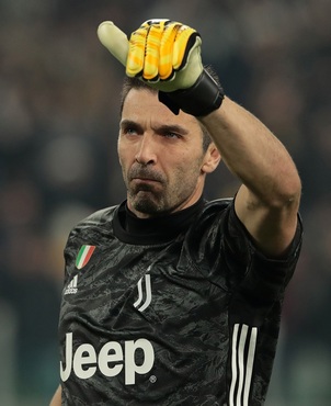 Chiellini és Buffon is hosszabbít