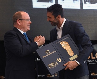 Buffon megnyerte a Golden Foot díjat