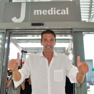 Buffon orvosi vizsgálatra érkezett