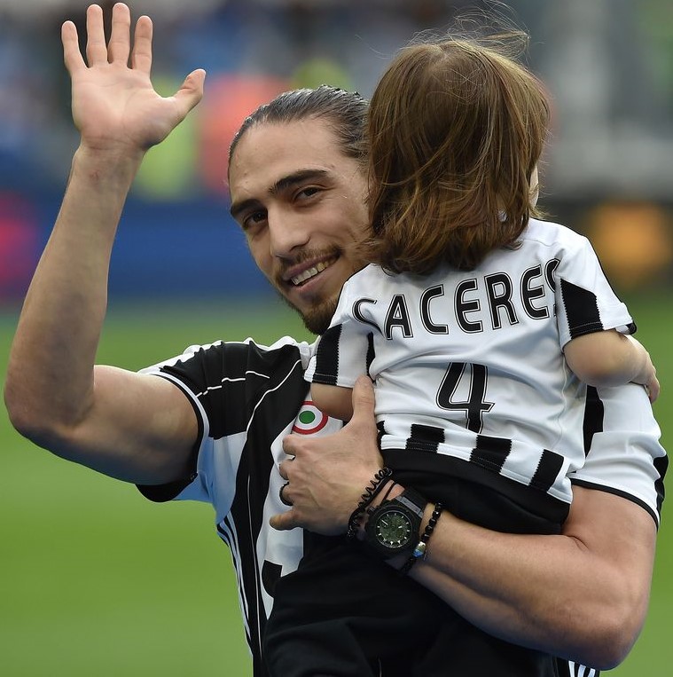 caceres_martin_gyermekevel.jpg