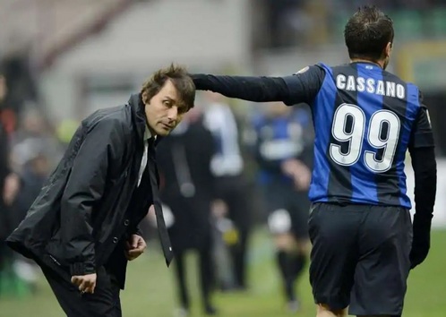 cassano_antonio_conte_fejet_simogatja.jpg