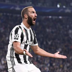 Higuaín bérigényei miatt szünetelnek a tárgyalások