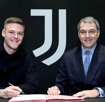 HIVATALOS: Holm a Juventushoz csatlakozott
