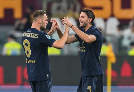 A Roma és a Barcelona érdeklődik a Juve középpályásaiért