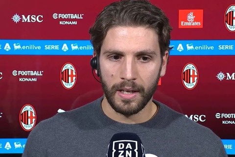 locatelli_manuel_dazn_mikrofon_ac_milan_hatter.jpg