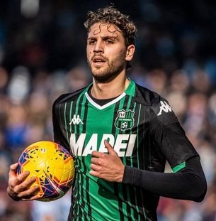 locatelli_manuel_sassuolo_mezben_labdaval.jpg