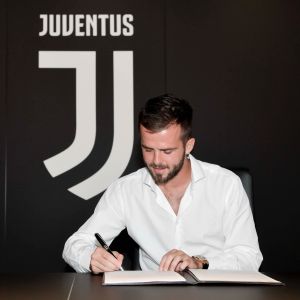 HIVATALOS: Pjanić 2023-ig hosszabbított a Juventusszal