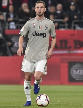 pjanic_miralem_labdaval_nezelodik.jpg