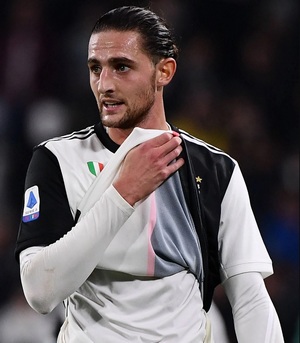 Már csak Higuaín és Rabiot hiányzik a keretből