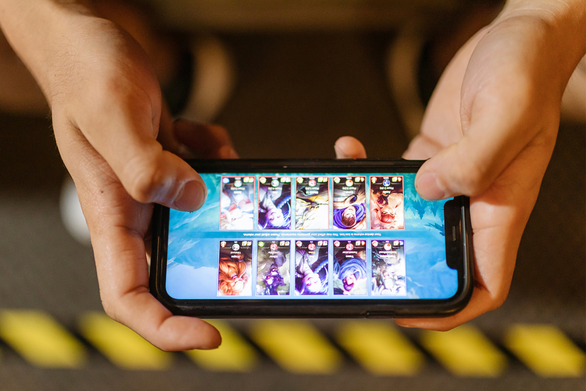 A digitális játszótér árnyoldalai: hogyan védjük meg gyermekeinket az online játékok veszélyeitől?