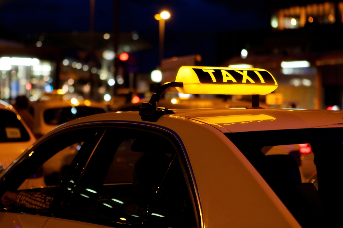 Taxizás szilveszterkor: biztonságos hazajutás lépésről lépésre