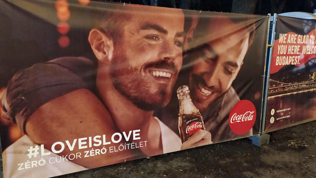 love_is_love_coca_cola_sziget.jpg