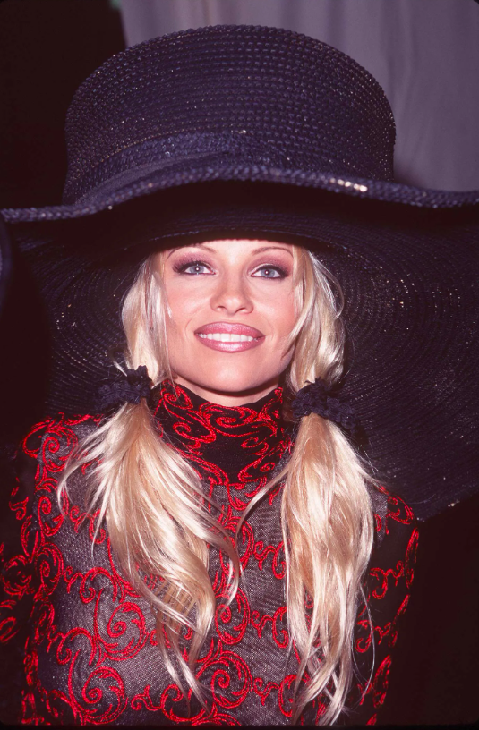 kalap_pamela_anderson.png