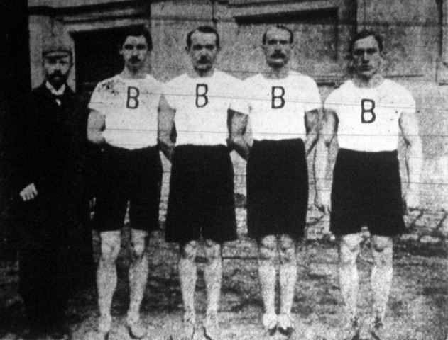A Budapesti (Budai) Torna Egyesület tagjai 1905-ben, akik futóversenyen értek el fantasztikus eredményeket <br /><br />(forrás: http://www.huszadikszazad.hu/1906-februar/sport/a-budapesti-budai-torna-egylet-futo-csapata)