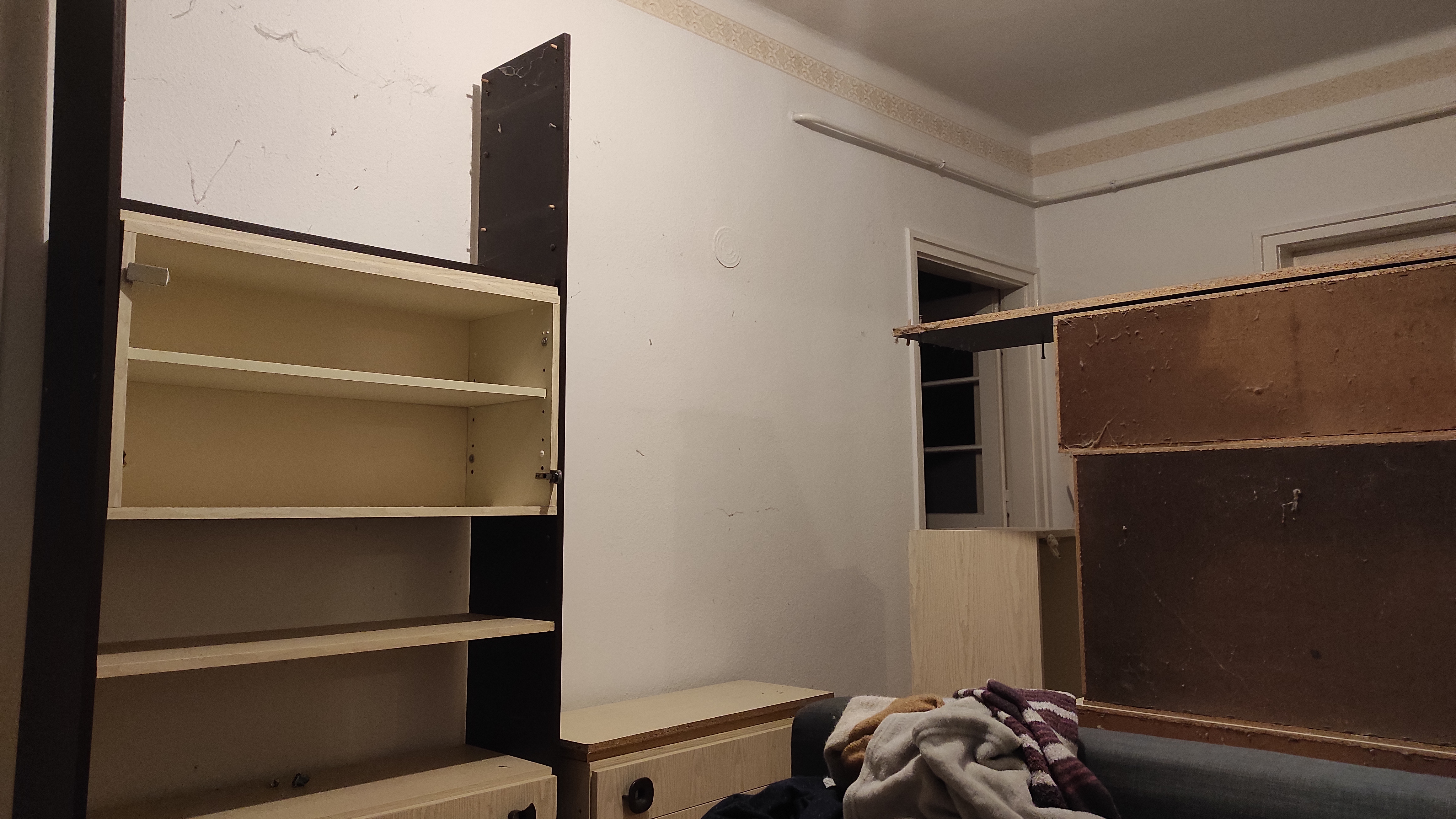 A szekrény bontás 2021 december