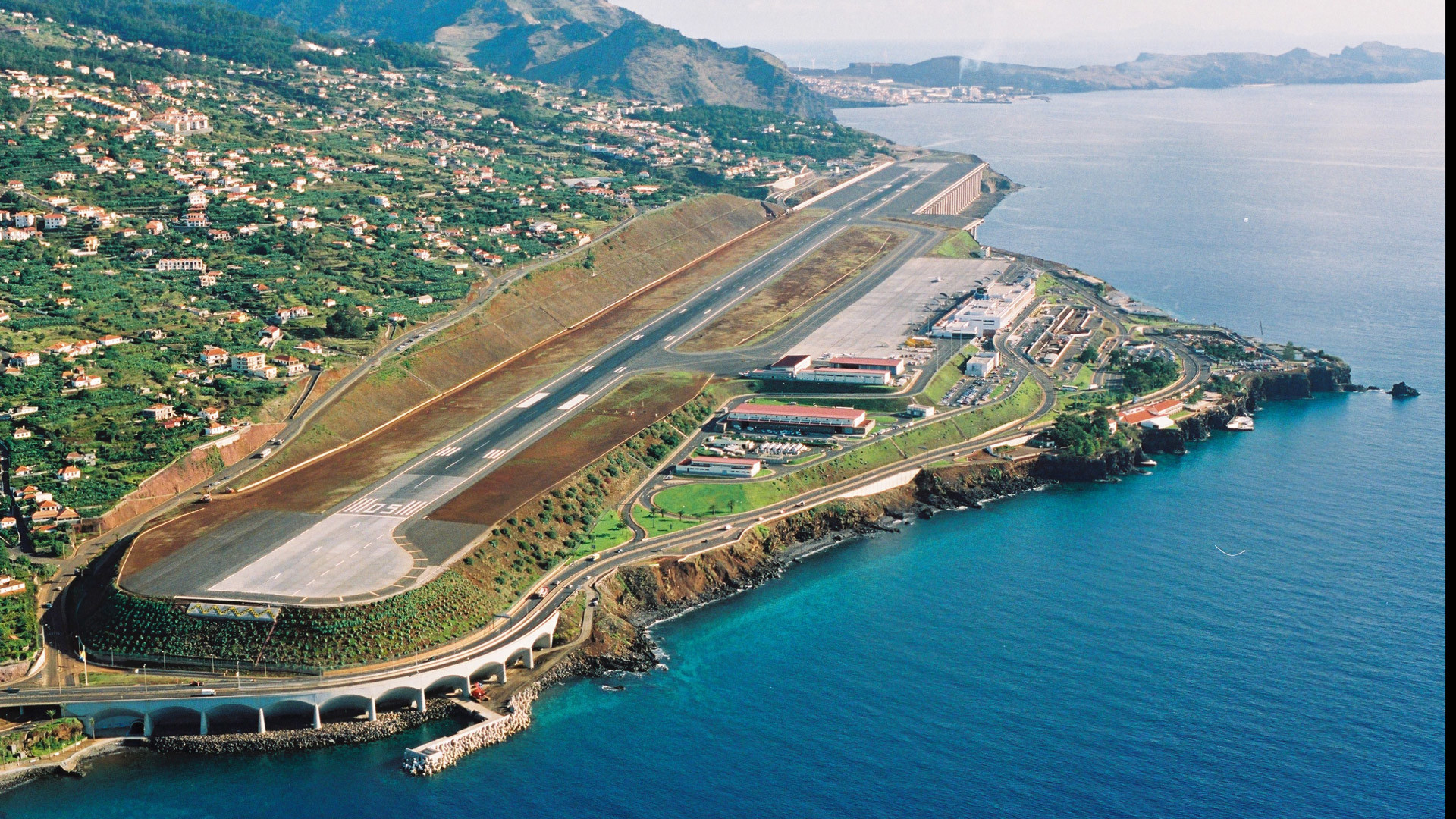 airport_madeira3-anam.jpg