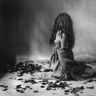 mocanu-bw-blackwhite-tremendo-artistic-black-and-white-photography-woman-sadness-sad-beauty_large.jpg