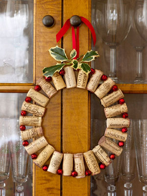 diy-wine-cork-christmas-wreath.jpg