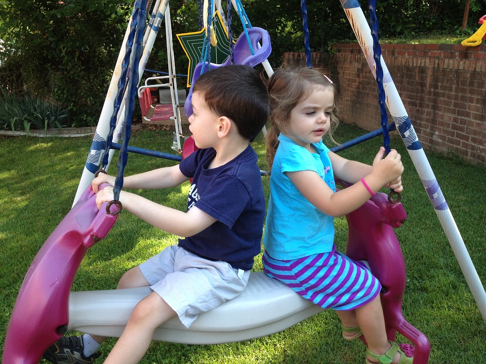 kids-at-swing-1185902_960_720.jpg