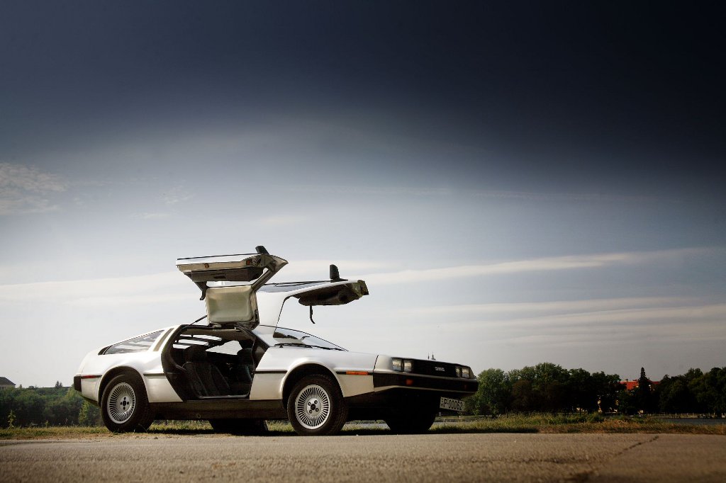 delorean-dmc-12.jpg