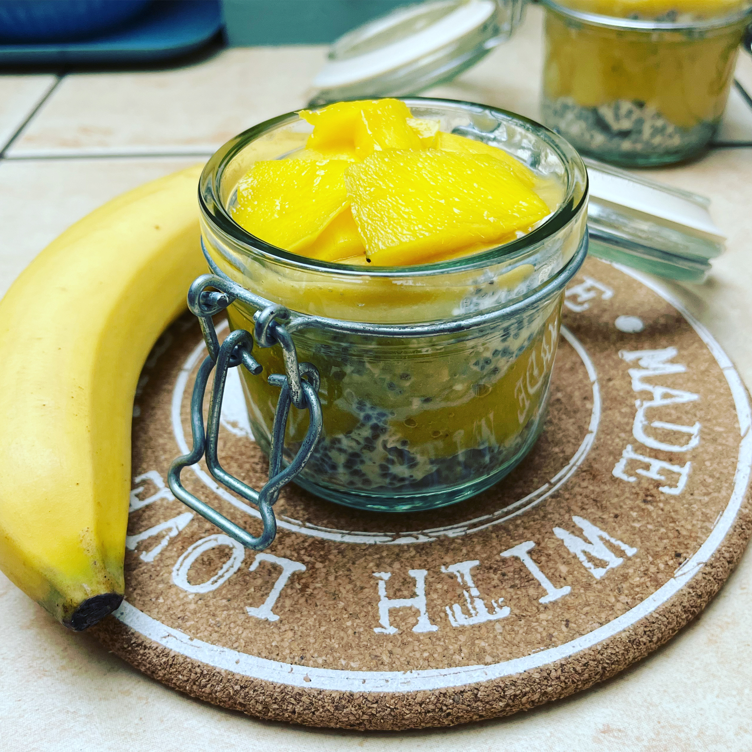 glutenmentes_zabpehely_chia-maggal_es_banan-mango.jpg